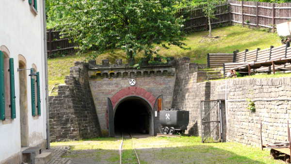 Stollenmundloch des Besucherbergwerks Rischbachstollen